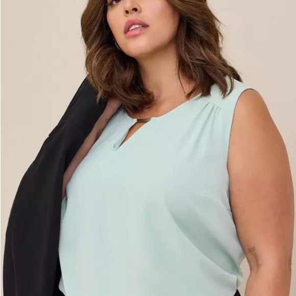 torrid Tops - Torrid Mint Green Sleeveless Georgette Blouse Keyhole Neck Top Size 2x